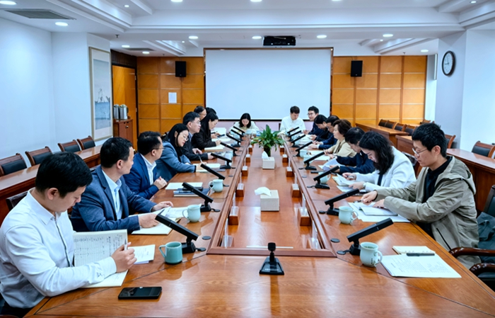 4月17日上午，臺盟省委會主委陳清莉率調(diào)研組赴省教育廳，就“高等教育高水平對外開放”進(jìn)行調(diào)研座談。